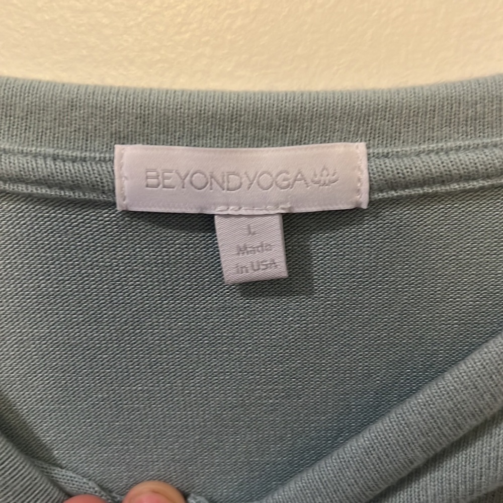 EUC Beyond Yoga Sweater - Picture 3 of 6